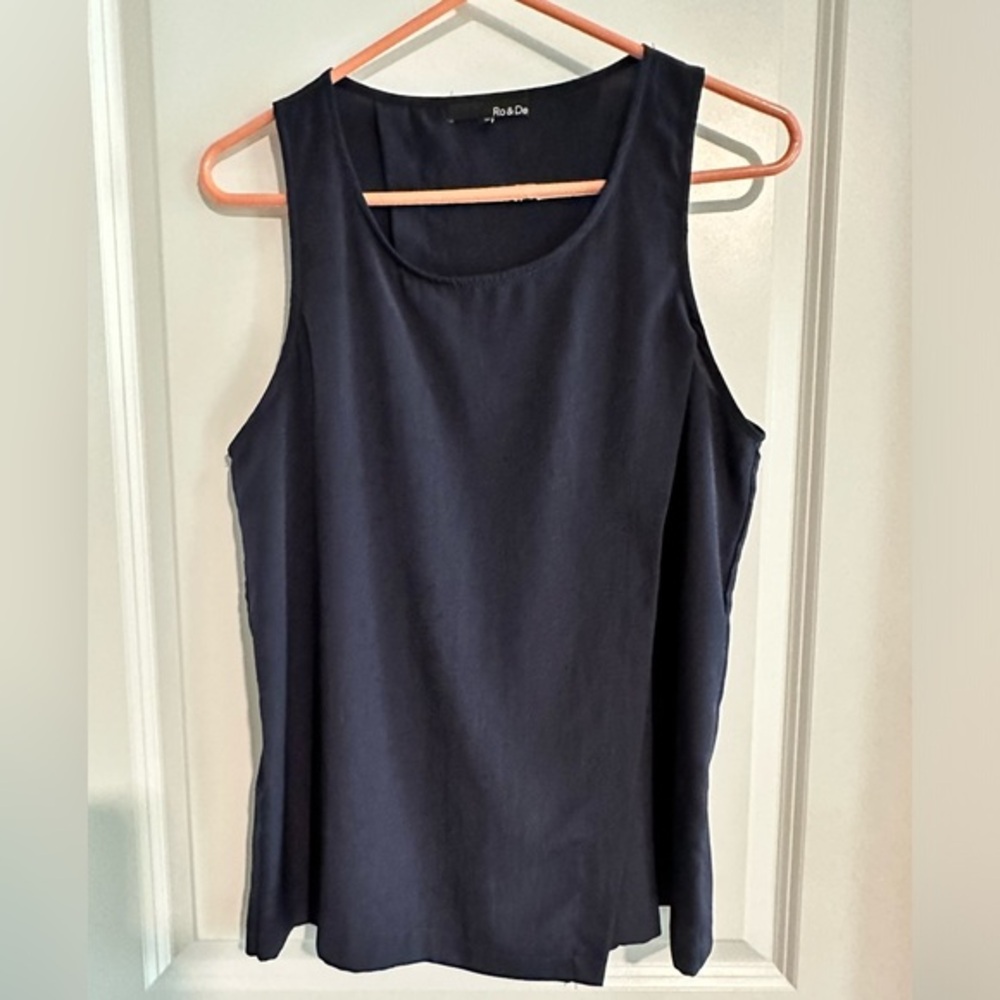 Ro & De medium sleeveless tank, open back, flap front style. EUC!